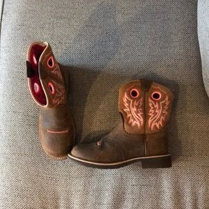 Super cute Ariat boots